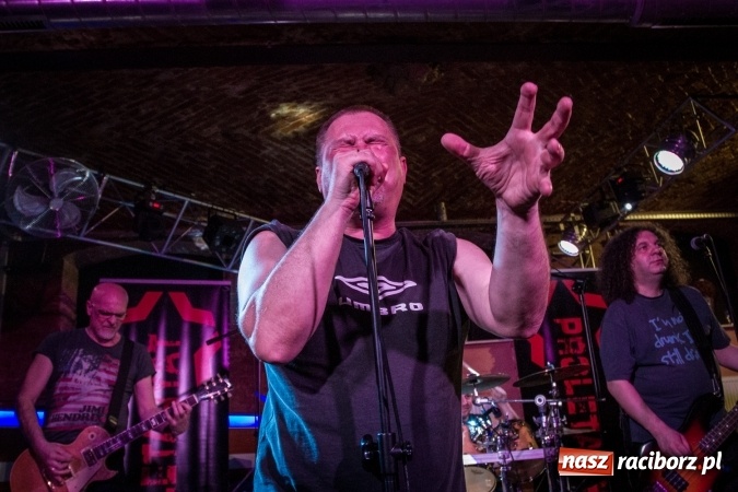Zdjęcie w galerii na portalu naszraciborz.pl: Raciborska Piwnica kolejny raz zaserwowała kawał dobrego klasycznego mocnego brzmienia. Zagrał Proletaryat wiadomości z regionu