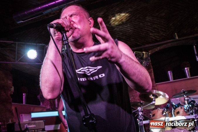Zdjęcie w galerii na portalu naszraciborz.pl: Raciborska Piwnica kolejny raz zaserwowała kawał dobrego klasycznego mocnego brzmienia. Zagrał Proletaryat wiadomości z regionu