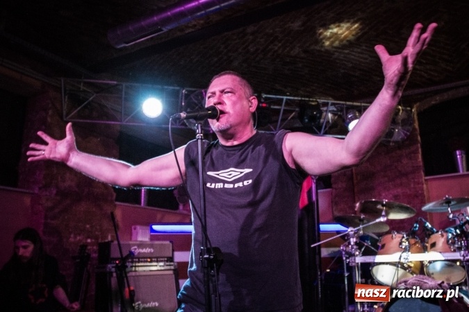 Zdjęcie w galerii na portalu naszraciborz.pl: Raciborska Piwnica kolejny raz zaserwowała kawał dobrego klasycznego mocnego brzmienia. Zagrał Proletaryat wiadomości z regionu