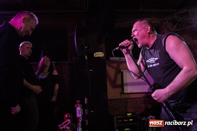 Zdjęcie w galerii na portalu naszraciborz.pl: Raciborska Piwnica kolejny raz zaserwowała kawał dobrego klasycznego mocnego brzmienia. Zagrał Proletaryat wiadomości z regionu