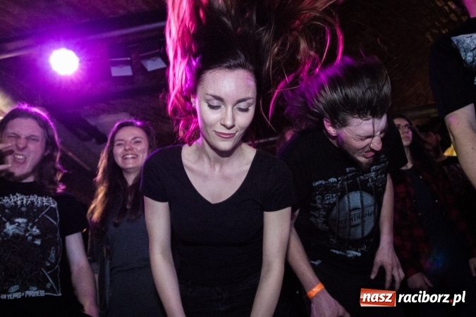 Zdjęcie w galerii na portalu naszraciborz.pl: Raciborska Piwnica kolejny raz zaserwowała kawał dobrego klasycznego mocnego brzmienia. Zagrał Proletaryat wiadomości z regionu