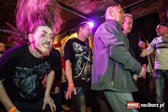 Zdjęcie w galerii na portalu naszraciborz.pl: Raciborska Piwnica kolejny raz zaserwowała kawał dobrego klasycznego mocnego brzmienia. Zagrał Proletaryat wiadomości z regionu