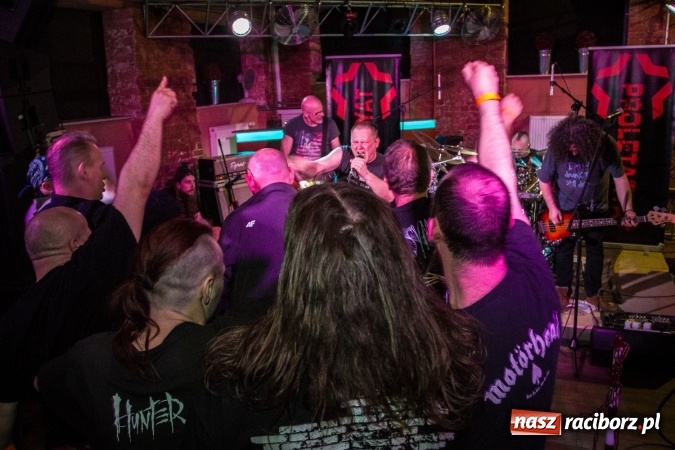Zdjęcie w galerii na portalu naszraciborz.pl: Raciborska Piwnica kolejny raz zaserwowała kawał dobrego klasycznego mocnego brzmienia. Zagrał Proletaryat wiadomości z regionu