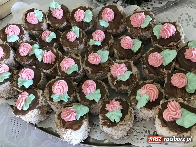 Zdjęcie w galerii na portalu naszraciborz.pl: Udziec z muflona i kolorowe mazurki, czyli czym dziś zajadają się mieszkańcy naszego powiatu wiadomości z regionu