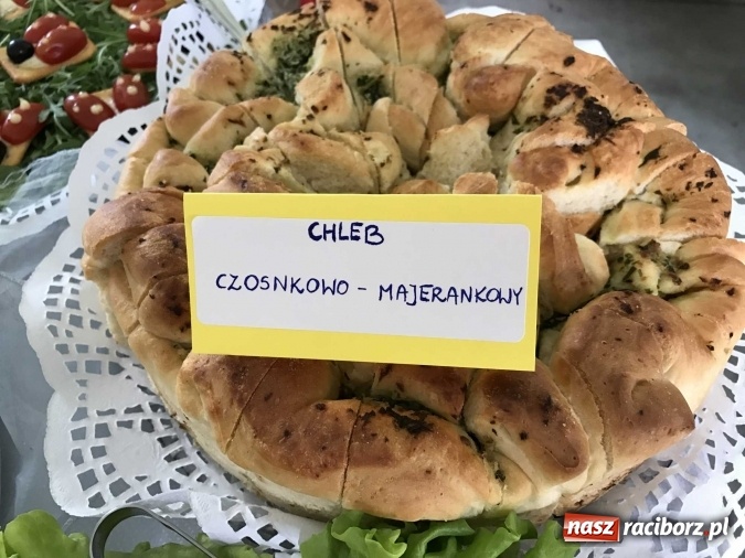 Zdjęcie w galerii na portalu naszraciborz.pl: Udziec z muflona i kolorowe mazurki, czyli czym dziś zajadają się mieszkańcy naszego powiatu wiadomości z regionu