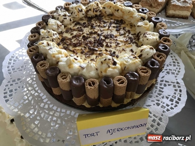 Zdjęcie w galerii na portalu naszraciborz.pl: Udziec z muflona i kolorowe mazurki, czyli czym dziś zajadają się mieszkańcy naszego powiatu wiadomości z regionu