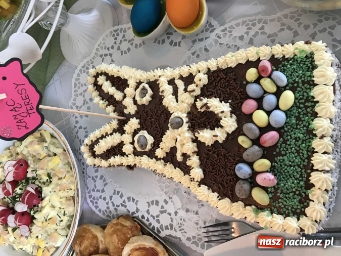 Zdjęcie w galerii na portalu naszraciborz.pl: Udziec z muflona i kolorowe mazurki, czyli czym dziś zajadają się mieszkańcy naszego powiatu wiadomości z regionu