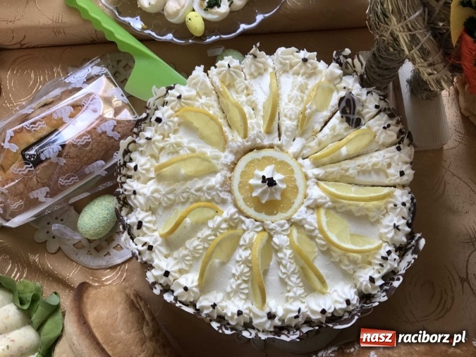 Zdjęcie w galerii na portalu naszraciborz.pl: Udziec z muflona i kolorowe mazurki, czyli czym dziś zajadają się mieszkańcy naszego powiatu wiadomości z regionu