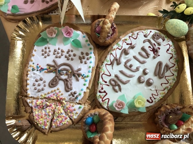 Zdjęcie w galerii na portalu naszraciborz.pl: Udziec z muflona i kolorowe mazurki, czyli czym dziś zajadają się mieszkańcy naszego powiatu wiadomości z regionu