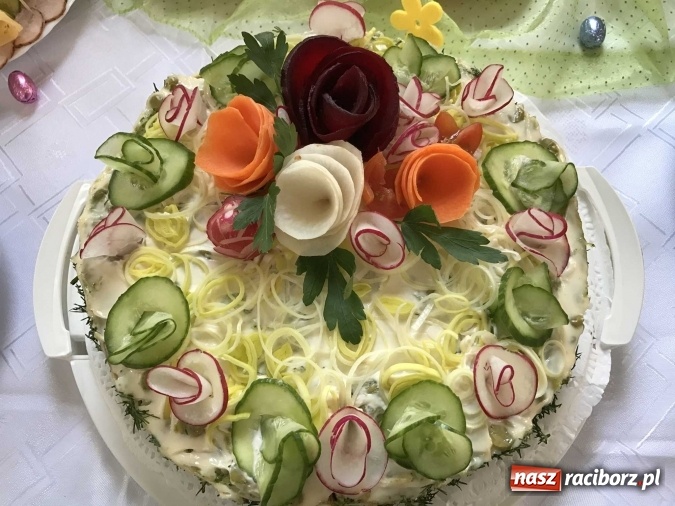 Zdjęcie w galerii na portalu naszraciborz.pl: Udziec z muflona i kolorowe mazurki, czyli czym dziś zajadają się mieszkańcy naszego powiatu wiadomości z regionu