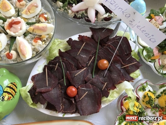 Zdjęcie w galerii na portalu naszraciborz.pl: Udziec z muflona i kolorowe mazurki, czyli czym dziś zajadają się mieszkańcy naszego powiatu wiadomości z regionu