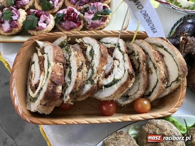 Zdjęcie w galerii na portalu naszraciborz.pl: Udziec z muflona i kolorowe mazurki, czyli czym dziś zajadają się mieszkańcy naszego powiatu wiadomości z regionu