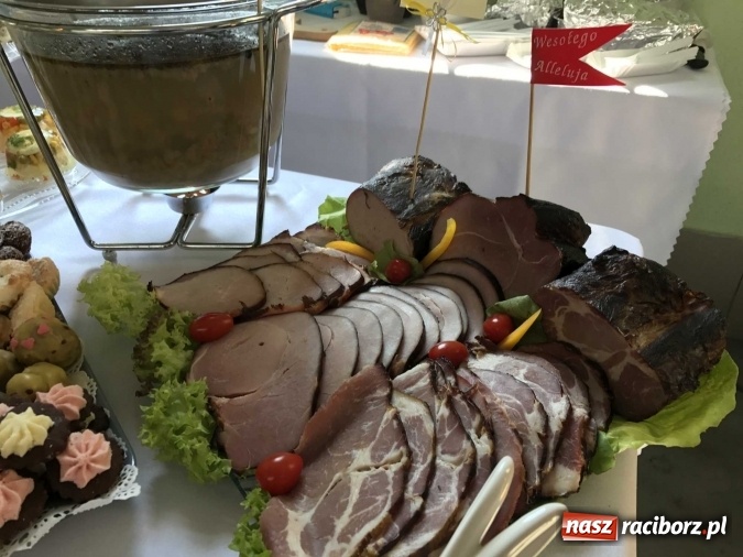 Zdjęcie w galerii na portalu naszraciborz.pl: Udziec z muflona i kolorowe mazurki, czyli czym dziś zajadają się mieszkańcy naszego powiatu wiadomości z regionu