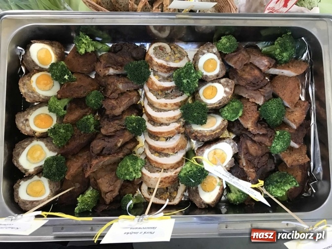 Zdjęcie w galerii na portalu naszraciborz.pl: Udziec z muflona i kolorowe mazurki, czyli czym dziś zajadają się mieszkańcy naszego powiatu wiadomości z regionu