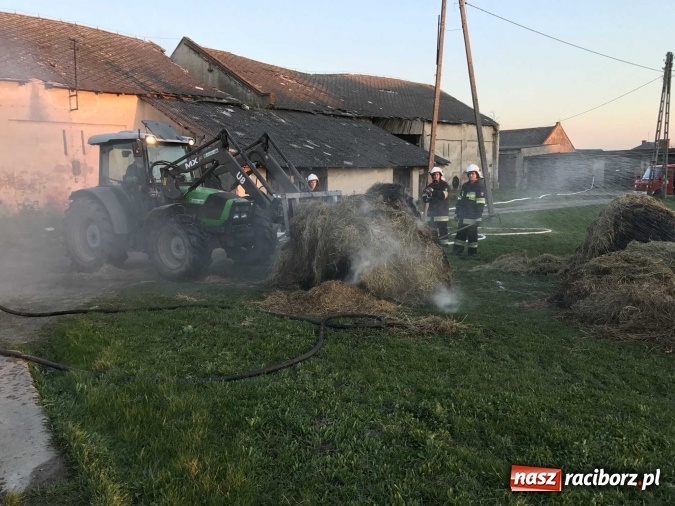 Zdjęcie w galerii na portalu naszraciborz.pl: Naczelnik OSP wypatrzył pożar. W Makowie zapaliły się bale słomy w stodole FOTO I WIDEO wiadomości z regionu