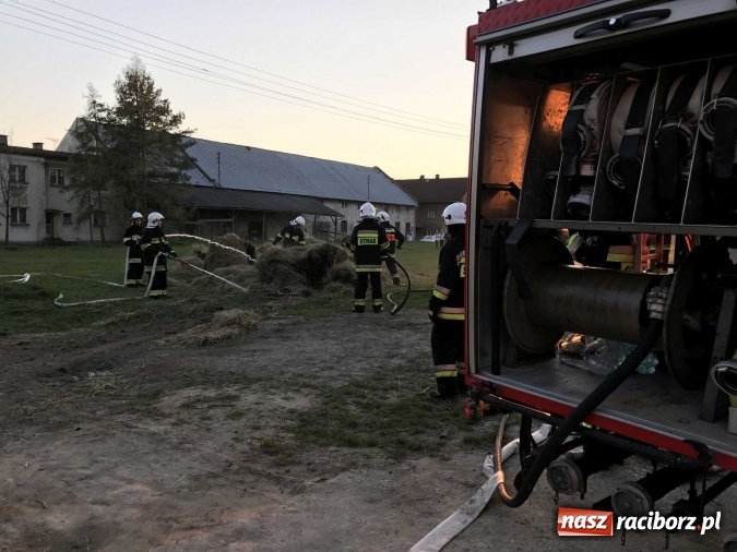 Zdjęcie w galerii na portalu naszraciborz.pl: Naczelnik OSP wypatrzył pożar. W Makowie zapaliły się bale słomy w stodole FOTO I WIDEO wiadomości z regionu
