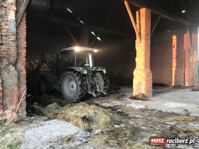 Zdjęcie w galerii na portalu naszraciborz.pl: Naczelnik OSP wypatrzył pożar. W Makowie zapaliły się bale słomy w stodole FOTO I WIDEO wiadomości z regionu