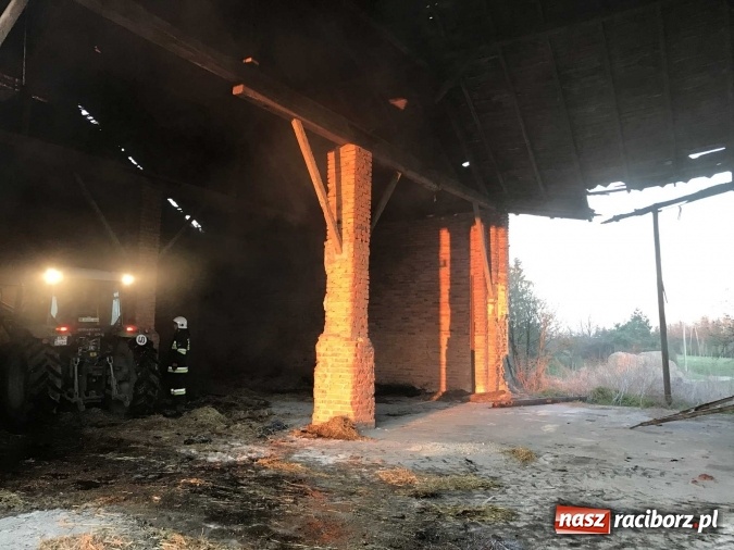 Zdjęcie w galerii na portalu naszraciborz.pl: Naczelnik OSP wypatrzył pożar. W Makowie zapaliły się bale słomy w stodole FOTO I WIDEO wiadomości z regionu