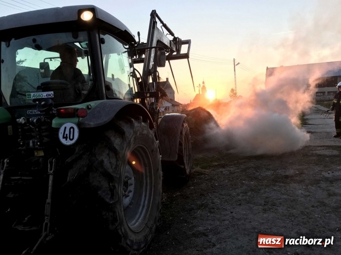 Zdjęcie w galerii na portalu naszraciborz.pl: Naczelnik OSP wypatrzył pożar. W Makowie zapaliły się bale słomy w stodole FOTO I WIDEO wiadomości z regionu