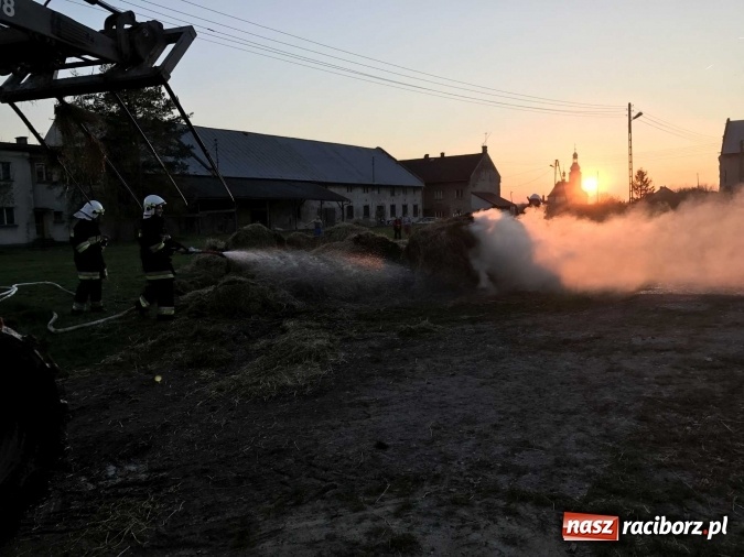 Zdjęcie w galerii na portalu naszraciborz.pl: Naczelnik OSP wypatrzył pożar. W Makowie zapaliły się bale słomy w stodole FOTO I WIDEO wiadomości z regionu