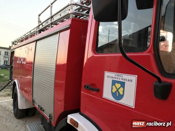 Zdjęcie w galerii na portalu naszraciborz.pl: Naczelnik OSP wypatrzył pożar. W Makowie zapaliły się bale słomy w stodole FOTO I WIDEO wiadomości z regionu