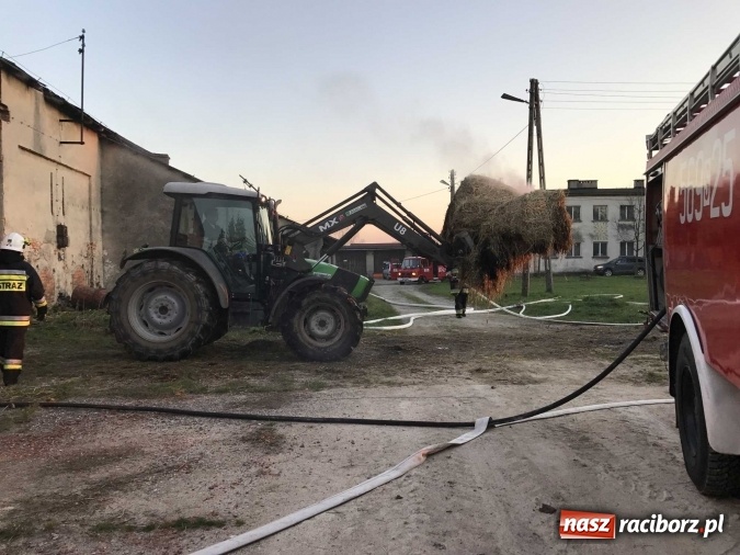 Zdjęcie w galerii na portalu naszraciborz.pl: Naczelnik OSP wypatrzył pożar. W Makowie zapaliły się bale słomy w stodole FOTO I WIDEO wiadomości z regionu