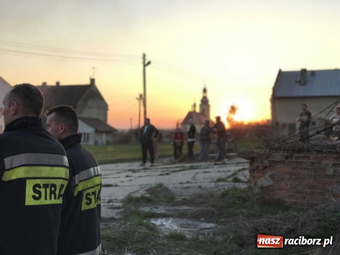 Zdjęcie w galerii na portalu naszraciborz.pl: Naczelnik OSP wypatrzył pożar. W Makowie zapaliły się bale słomy w stodole FOTO I WIDEO wiadomości z regionu