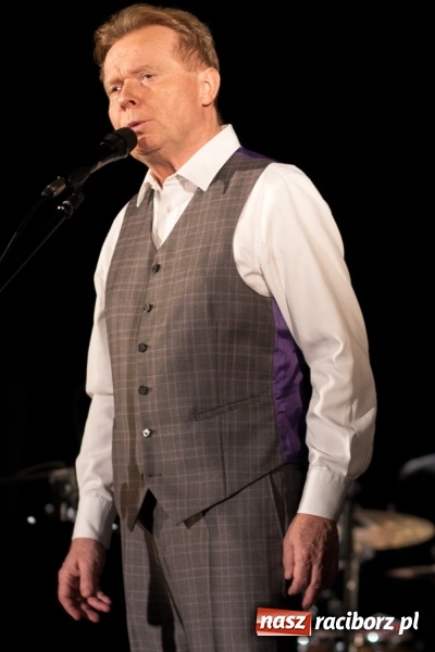 Zdjęcie w galerii na portalu naszraciborz.pl: Michał Bajor po ośmiu latach wrócił na scenę w Raciborzu wiadomości z regionu