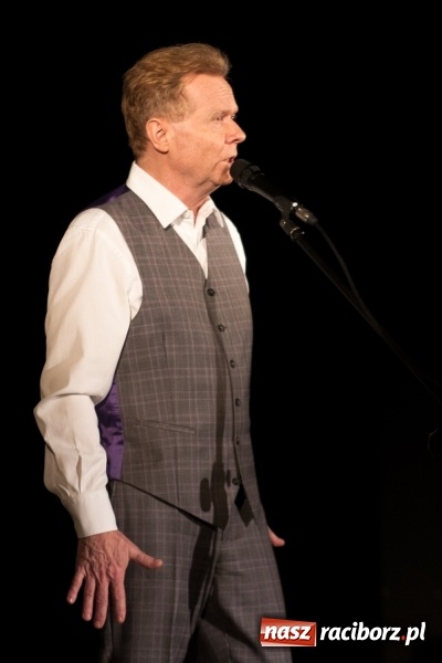 Zdjęcie w galerii na portalu naszraciborz.pl: Michał Bajor po ośmiu latach wrócił na scenę w Raciborzu wiadomości z regionu