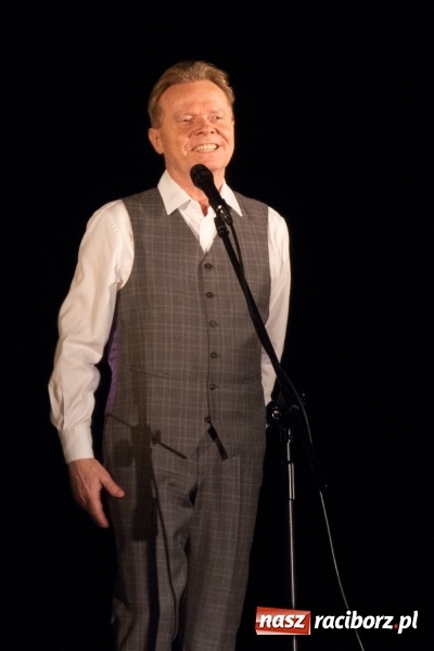 Zdjęcie w galerii na portalu naszraciborz.pl: Michał Bajor po ośmiu latach wrócił na scenę w Raciborzu wiadomości z regionu