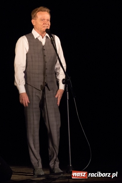 Zdjęcie w galerii na portalu naszraciborz.pl: Michał Bajor po ośmiu latach wrócił na scenę w Raciborzu wiadomości z regionu