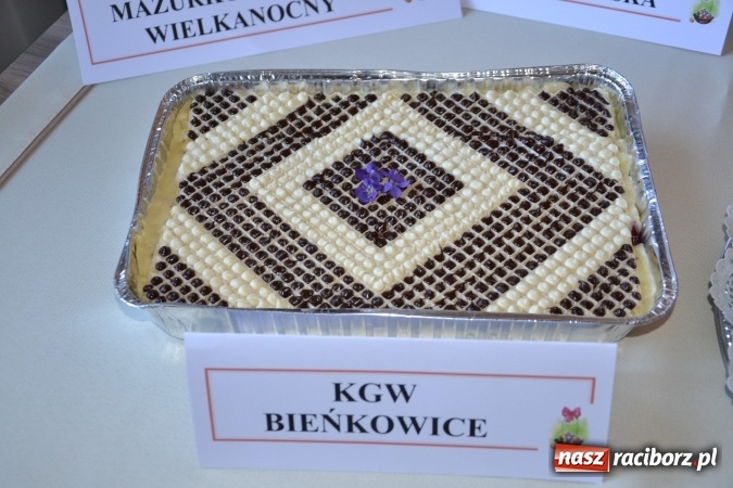 Zdjęcie w galerii na portalu naszraciborz.pl: Wielkanocne stoły na kiermaszu w Tworkowie  wiadomości z regionu