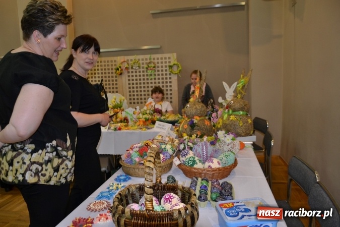 Zdjęcie w galerii na portalu naszraciborz.pl: Wielkanocne stoły na kiermaszu w Tworkowie  wiadomości z regionu
