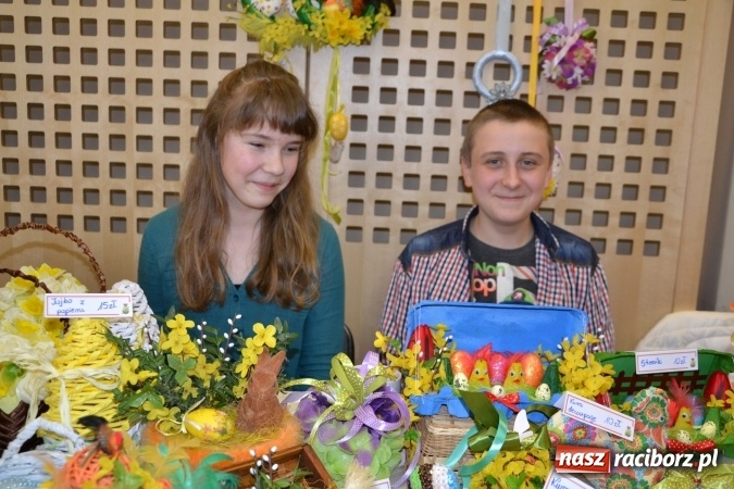 Zdjęcie w galerii na portalu naszraciborz.pl: Wielkanocne stoły na kiermaszu w Tworkowie  wiadomości z regionu