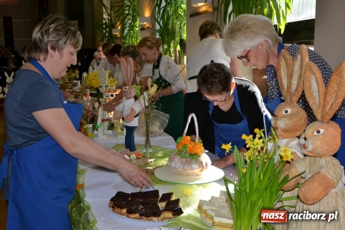 Zdjęcie w galerii na portalu naszraciborz.pl: Wielkanocne stoły na kiermaszu w Tworkowie  wiadomości z regionu