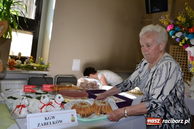 Zdjęcie w galerii na portalu naszraciborz.pl: Wielkanocne stoły na kiermaszu w Tworkowie  wiadomości z regionu