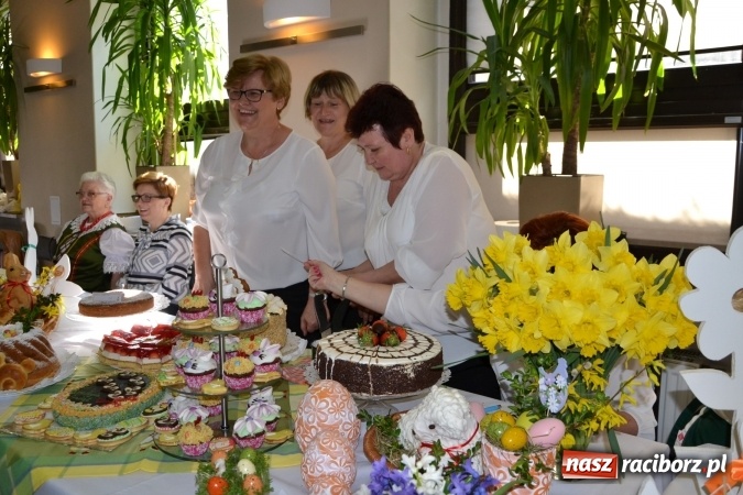 Zdjęcie w galerii na portalu naszraciborz.pl: Wielkanocne stoły na kiermaszu w Tworkowie  wiadomości z regionu