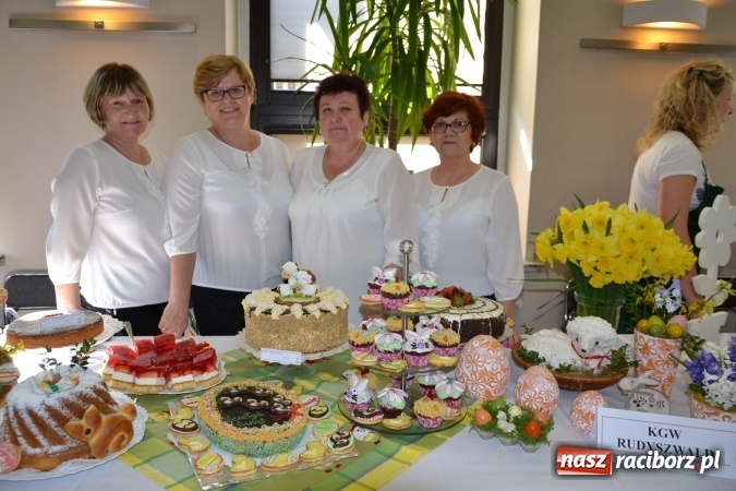 Zdjęcie w galerii na portalu naszraciborz.pl: Wielkanocne stoły na kiermaszu w Tworkowie  wiadomości z regionu