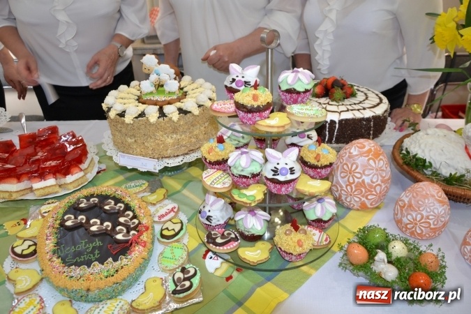 Zdjęcie w galerii na portalu naszraciborz.pl: Wielkanocne stoły na kiermaszu w Tworkowie  wiadomości z regionu