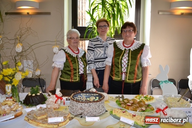 Zdjęcie w galerii na portalu naszraciborz.pl: Wielkanocne stoły na kiermaszu w Tworkowie  wiadomości z regionu