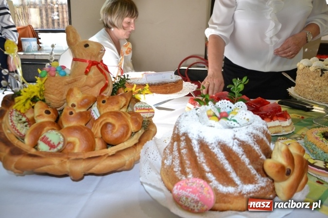 Zdjęcie w galerii na portalu naszraciborz.pl: Wielkanocne stoły na kiermaszu w Tworkowie  wiadomości z regionu