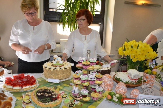 Zdjęcie w galerii na portalu naszraciborz.pl: Wielkanocne stoły na kiermaszu w Tworkowie  wiadomości z regionu