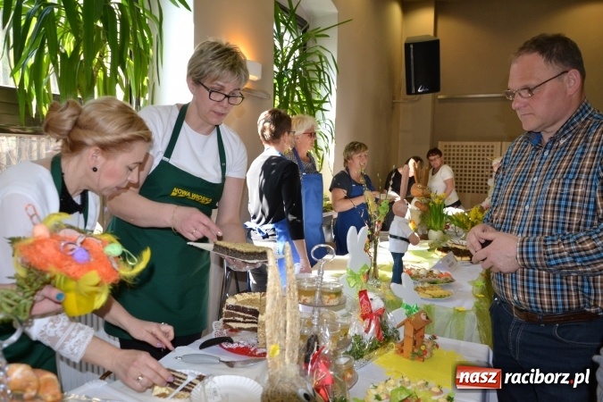 Zdjęcie w galerii na portalu naszraciborz.pl: Wielkanocne stoły na kiermaszu w Tworkowie  wiadomości z regionu