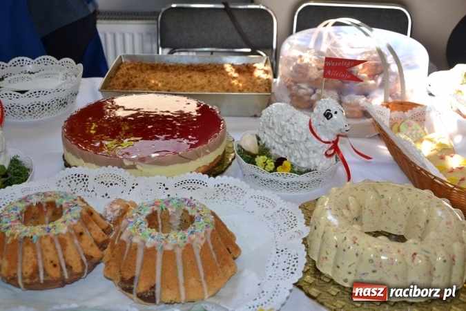 Zdjęcie w galerii na portalu naszraciborz.pl: Wielkanocne stoły na kiermaszu w Tworkowie  wiadomości z regionu