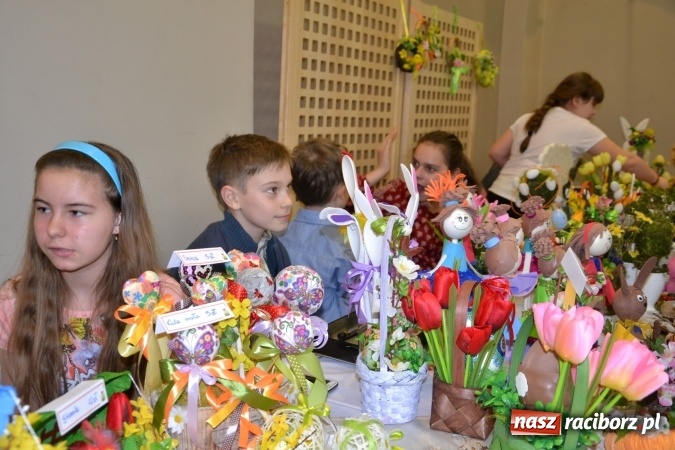 Zdjęcie w galerii na portalu naszraciborz.pl: Wielkanocne stoły na kiermaszu w Tworkowie  wiadomości z regionu