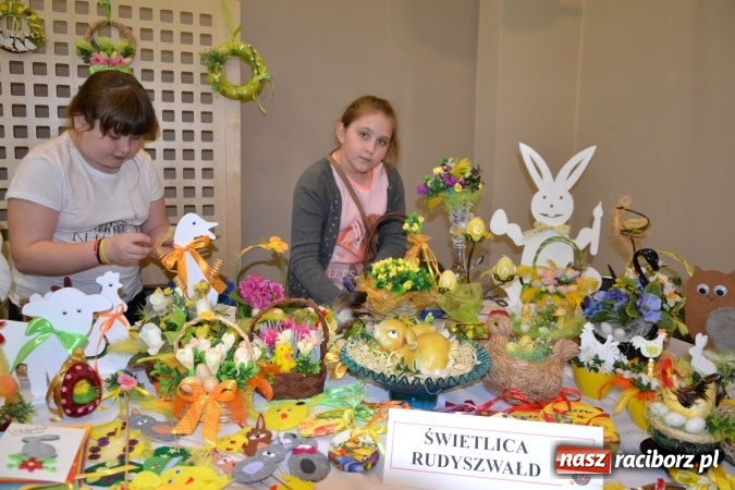 Zdjęcie w galerii na portalu naszraciborz.pl: Wielkanocne stoły na kiermaszu w Tworkowie  wiadomości z regionu