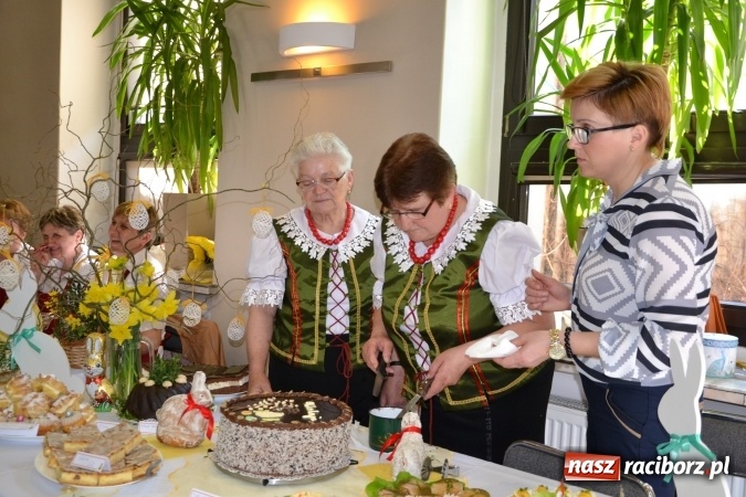 Zdjęcie w galerii na portalu naszraciborz.pl: Wielkanocne stoły na kiermaszu w Tworkowie  wiadomości z regionu