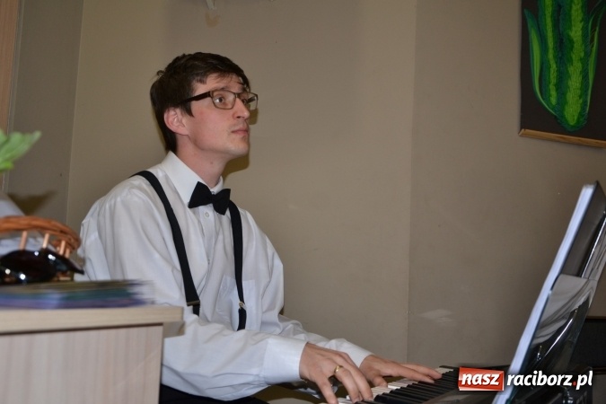 Zdjęcie w galerii na portalu naszraciborz.pl: Wielkanocne stoły na kiermaszu w Tworkowie  wiadomości z regionu