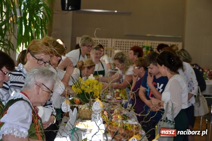 Zdjęcie w galerii na portalu naszraciborz.pl: Wielkanocne stoły na kiermaszu w Tworkowie  wiadomości z regionu
