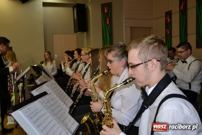 Zdjęcie w galerii na portalu naszraciborz.pl: Wielkanocne stoły na kiermaszu w Tworkowie  wiadomości z regionu